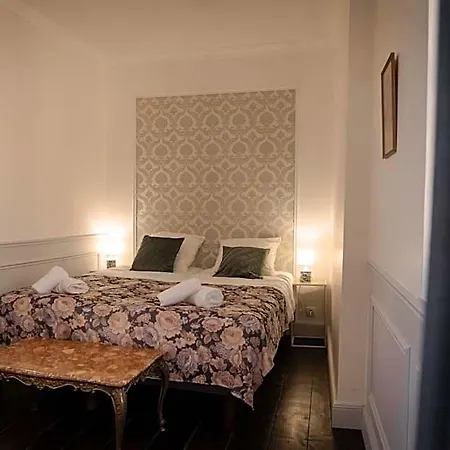 Du Chateau De Saint Saturnin Sur Loire Hotel